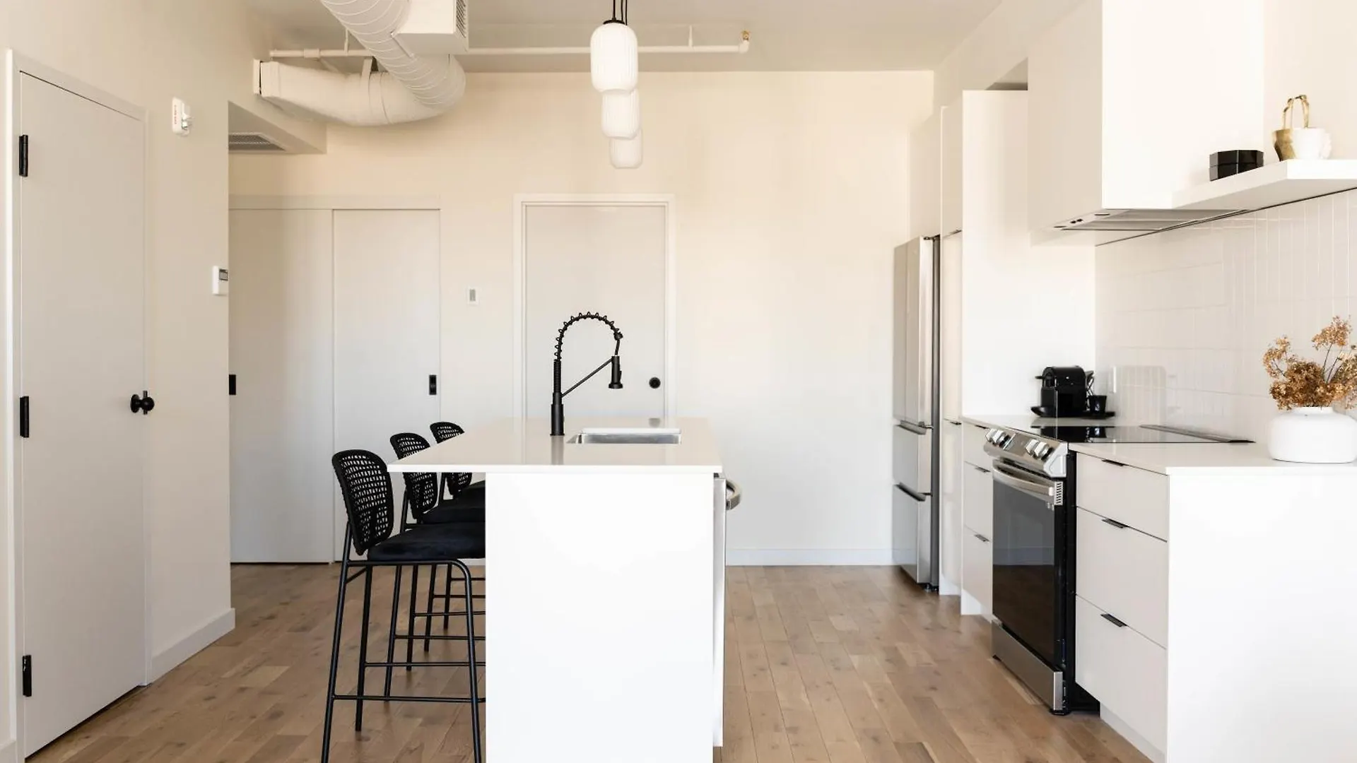 Maison Place Jacques-Cartier By Luxury In Transit Montreal Apartment