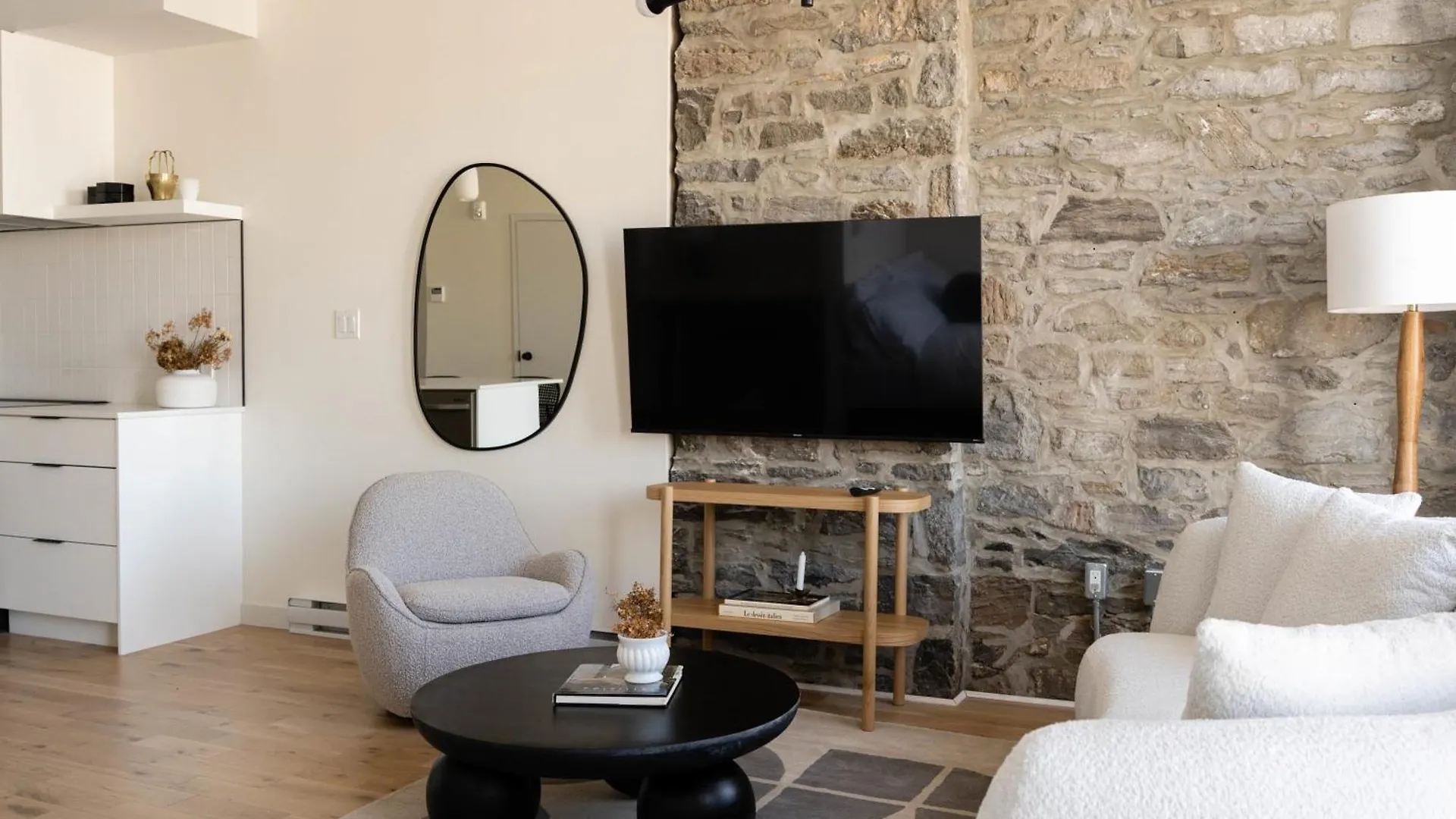 Apartment Maison Place Jacques-Cartier By Luxury In Transit Montreal